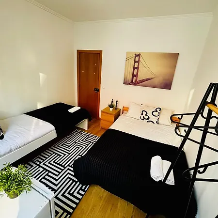 Luxury In Marques De Pombal, Centre Of Hostel