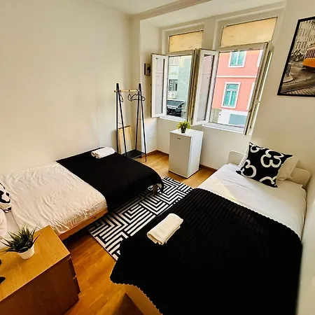 Hostel Luxury In Marques De Pombal, Centre Of
