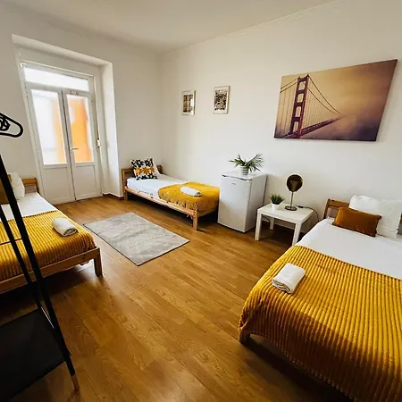 אכסניה Luxury In Marques De Pombal, Centre Of ליסבון