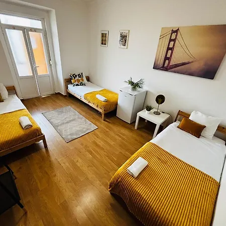 Luxury In Marques De Pombal, Centre Of Hostel