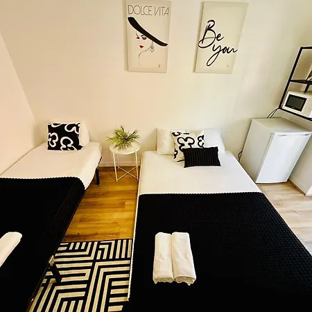 Luxury In Marques De Pombal, Centre Of Hostel